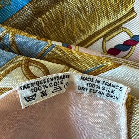 Hermes Gold and Cream Scarf *authentic* certificate included - Picture 4 of 5